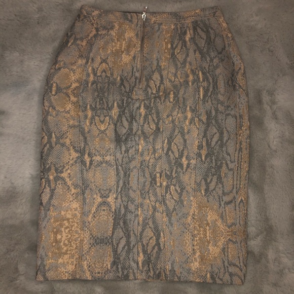 Elie Tahari Skirt Beige & Grey Snake Print Trendy - Picture 2 of 12